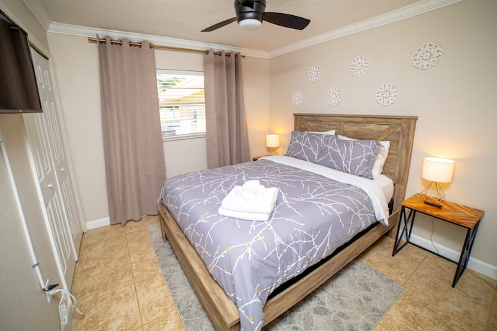 Bedroom #4 offers a comfortable queen size bed. This room offers a smart TV and a closet.