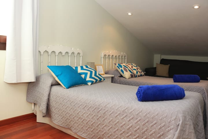 Room 4: 2 single beds + double sofa bed