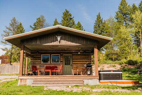 Cabin 9 mi to Glacier Park with Hot Tub!