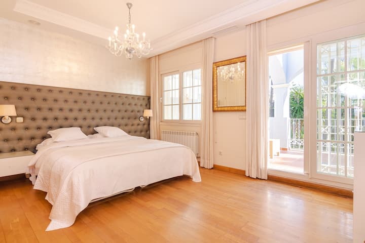Master bedroom with en-suite and private terrace