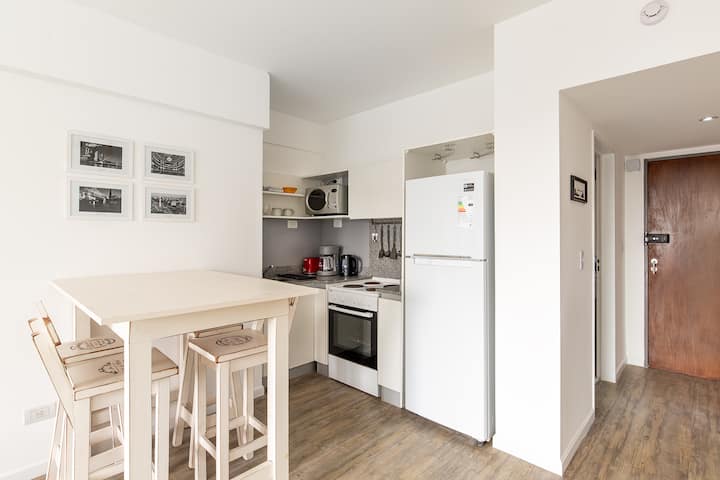 Kitnet mobiliada com varanda e vista em Chacarita