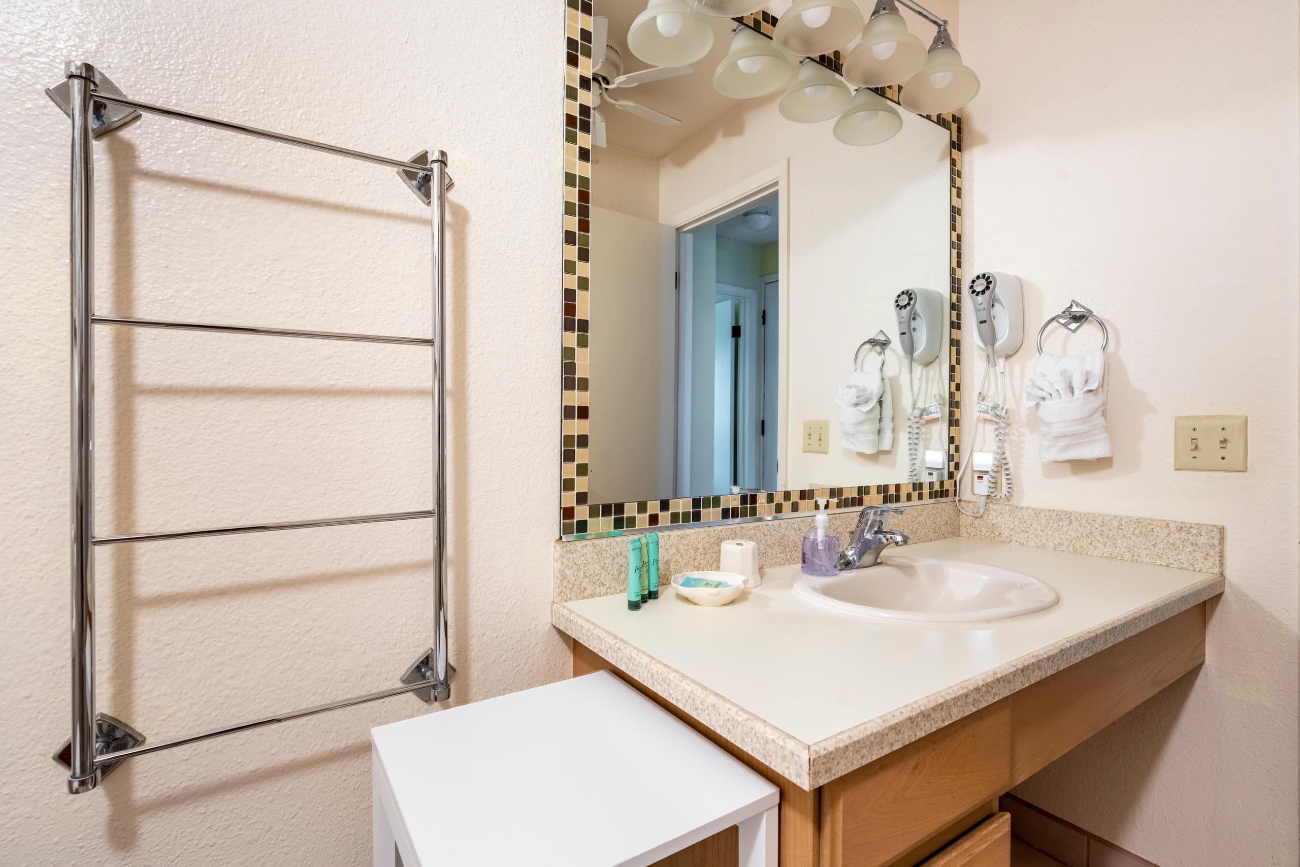 Condo in Kapaa · ★4.91 · 1 bedroom · 2 beds · 1 shared bath - Image 15