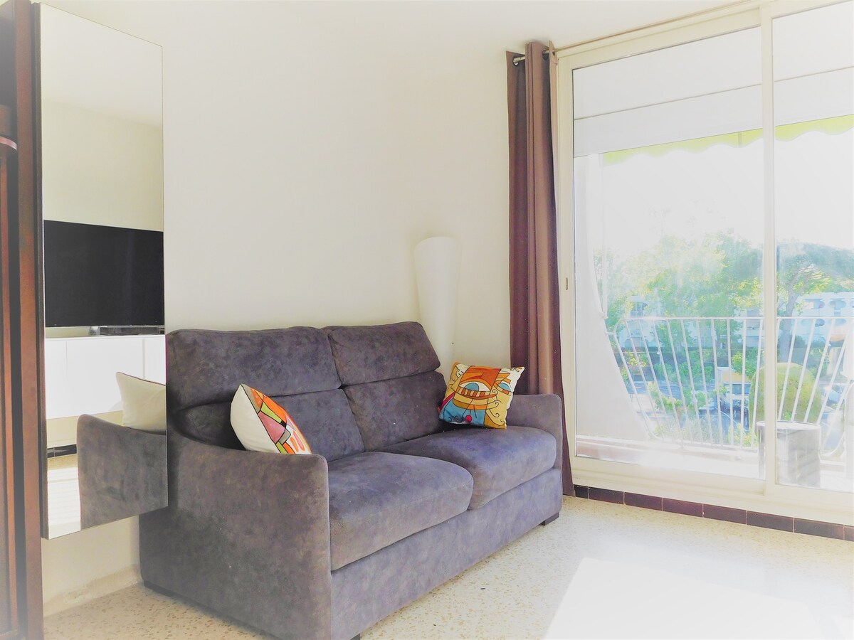 Annonce Airbnb populaire: Lovely studio with parking space. à La Grande Motte