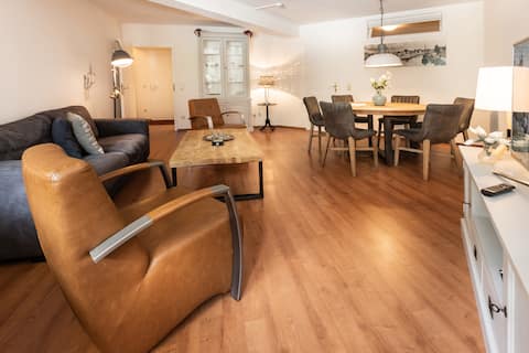 Luxury corner apartment: Skiing, Hiking,Pool & Spa