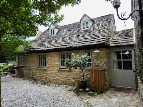 Beautiful Mezzanine Cottage in the heart of Stow
