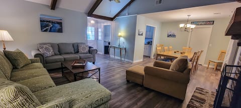Successful Airbnb property: Simply Sunny Fun! 4BR Close to DT Chas & Beaches! in Mount Pleasant