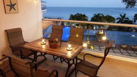 Beachfront condo with stunning sea view, Gorgona!