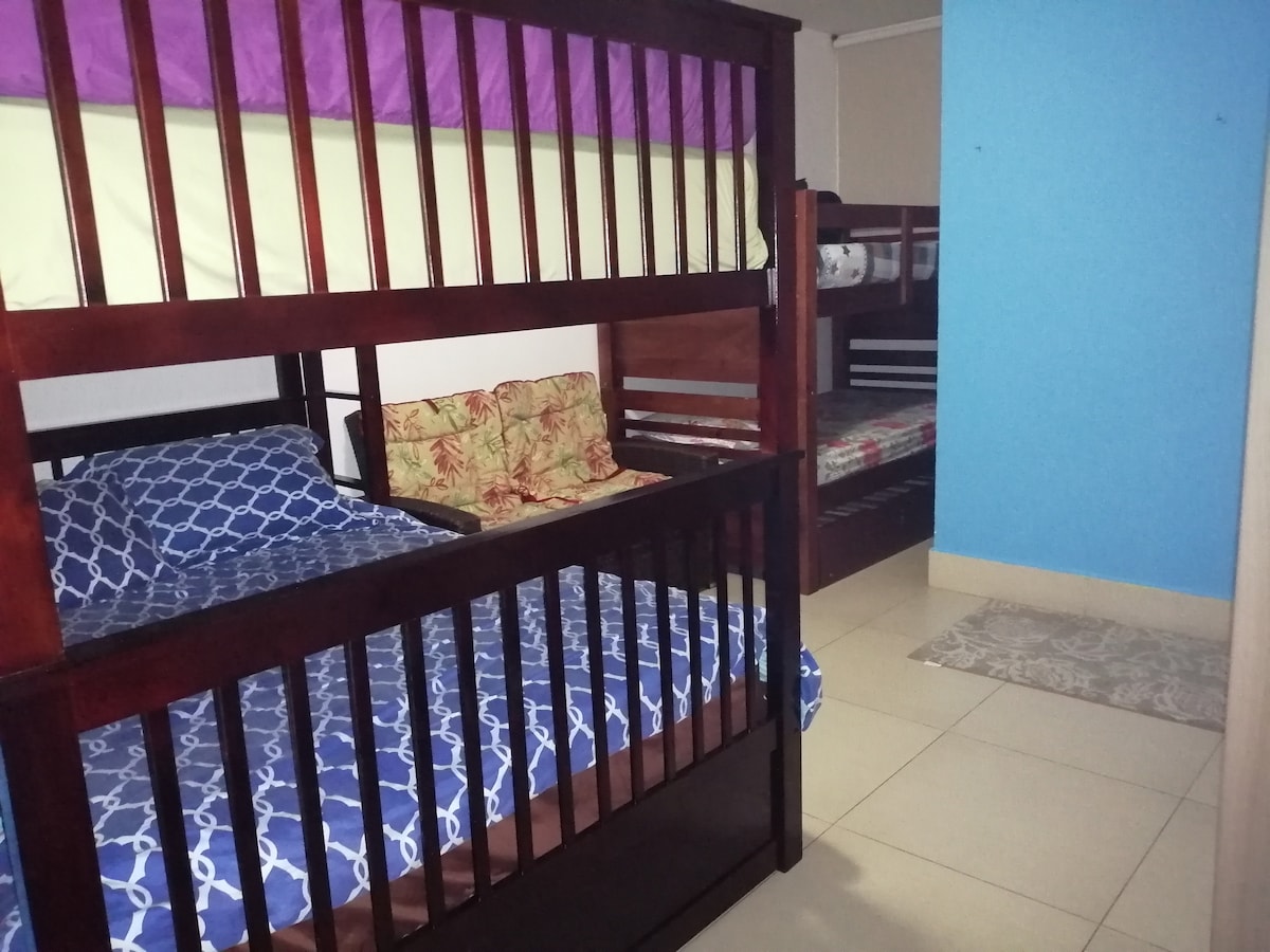 ห้องที่ 3 พร้อมเตียงสองชั้นเต็มรูปแบบ