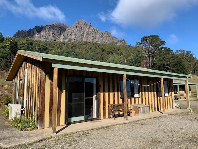 Silver Ridge Retreat Spa Cabin3+ heated pool+