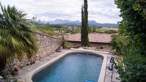 charming quiet house in a green setting
