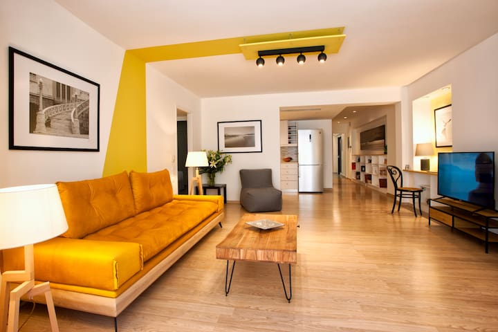 Stylish 5bd-5ba Apt/Acropolis View/Ideal Location