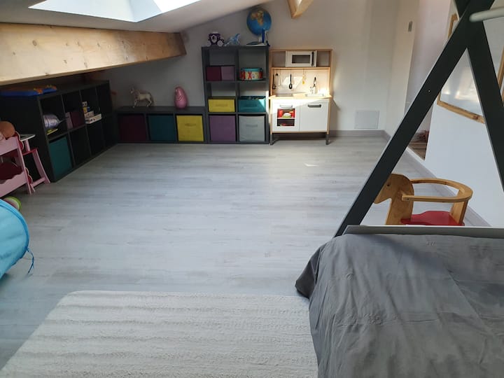 Dormitorio 4: Muy ático con 1 cama de 90 cm y juegos infantiles.