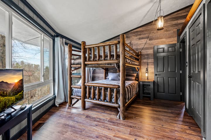 Dhoma e gjumit e dytë.
Mbretëresha mbi krevatet "Queen Bunkbeds".