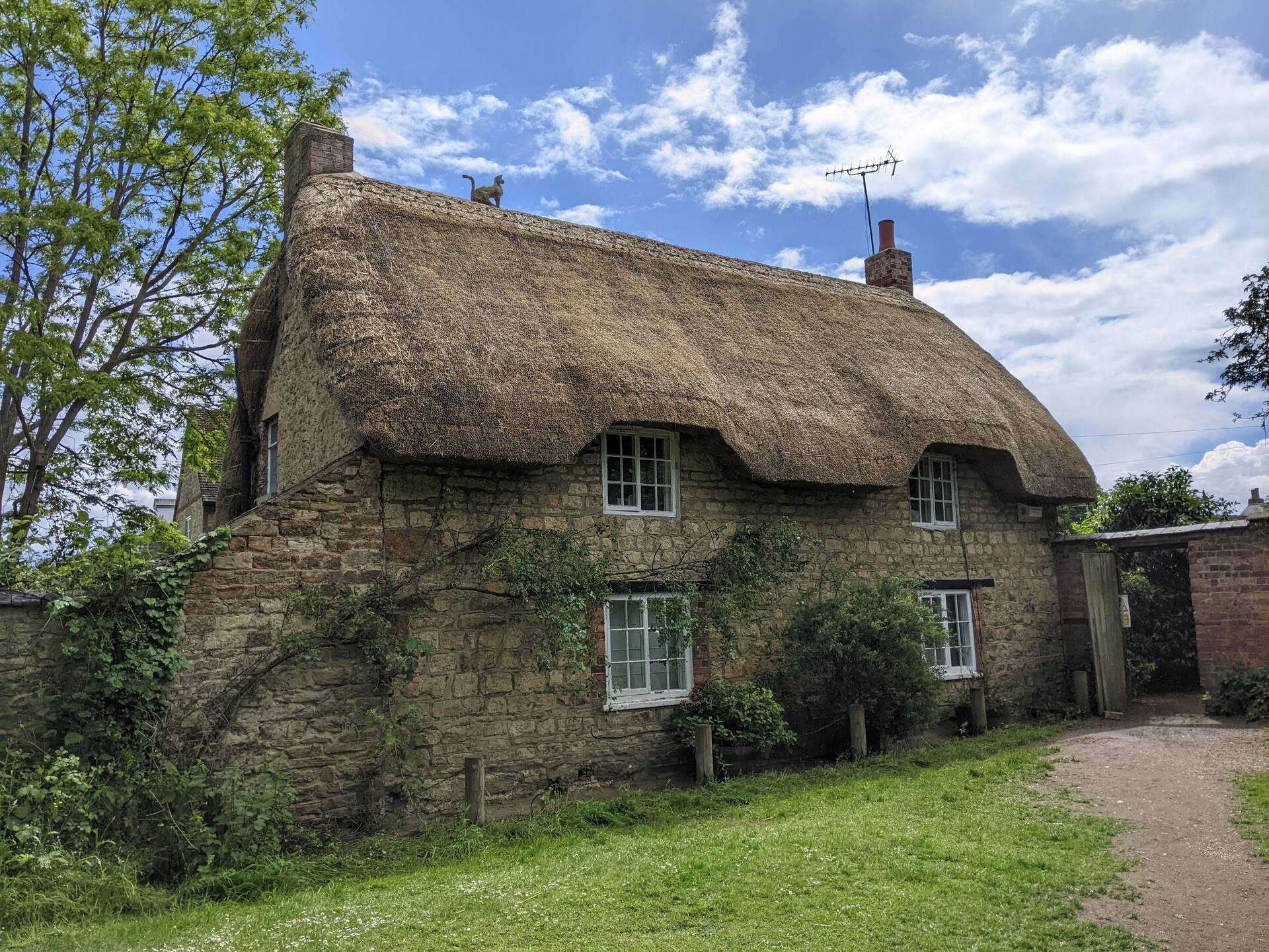 Period Thatched Cottage Towcester