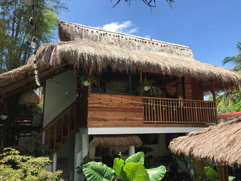 Mahogany Room Good for 4