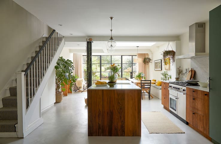 Clapton Townhouse- tranquil luxurious family home