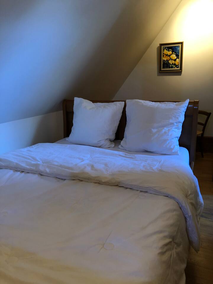 سرير غرفة نوم 140 × 200