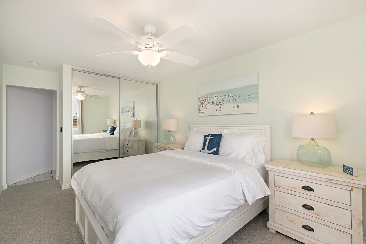 Druhá spálňa ponúka výhľad na mesto na Mission Beach.