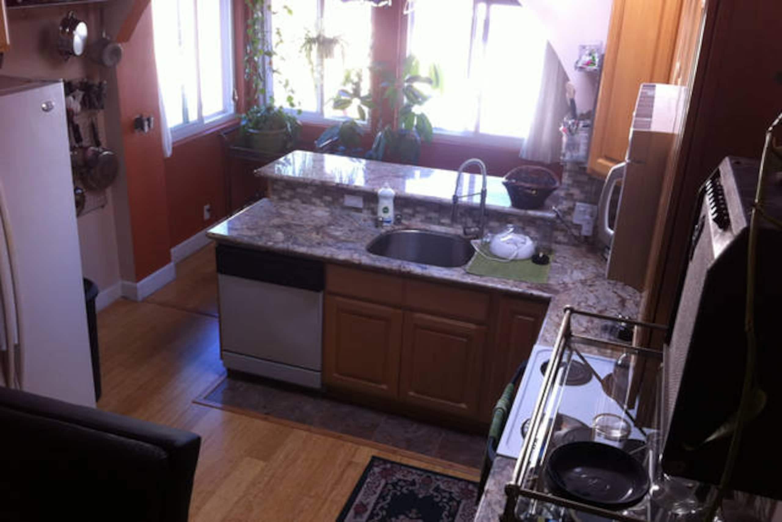Condo in San Francisco · ★4.93 · 3 bedrooms · 4 beds · 2 baths - Image 12