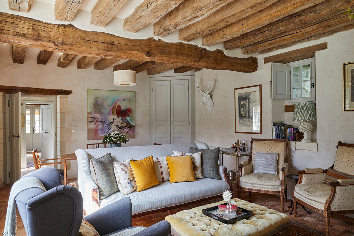 Top Airbnb: Château Stables, Circular Tower & Truffle Orchard à Chinon