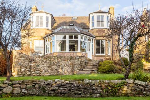 ♡ Lochinver,  Victorian class in central Crieff