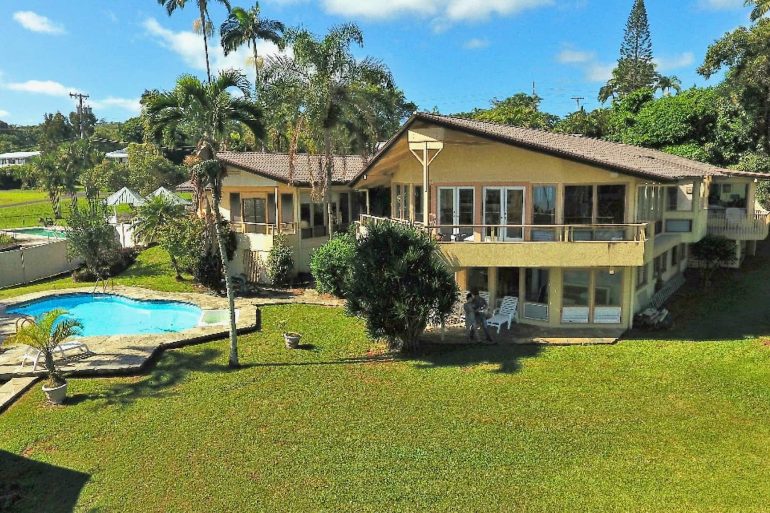 Oceanfront w/pool;surf beach! (Hale Kahoa Annex) - Image 32