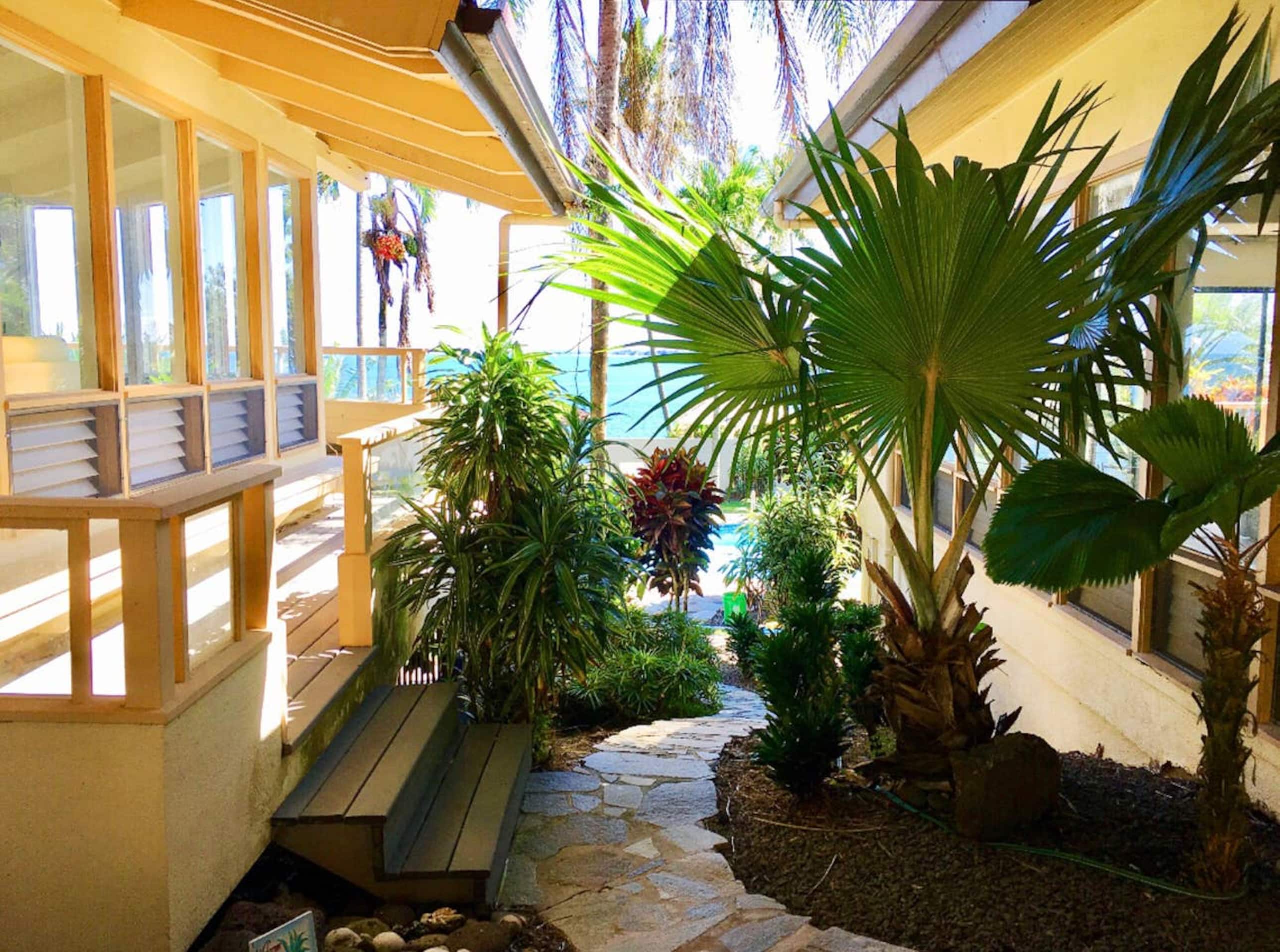Oceanfront w/pool;surf beach! (Hale Kahoa Annex) - Image 31