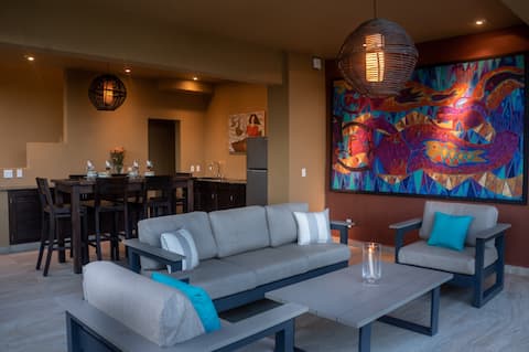 Stylish 2 Bedroom and 3 Level Villa W/Private Pool