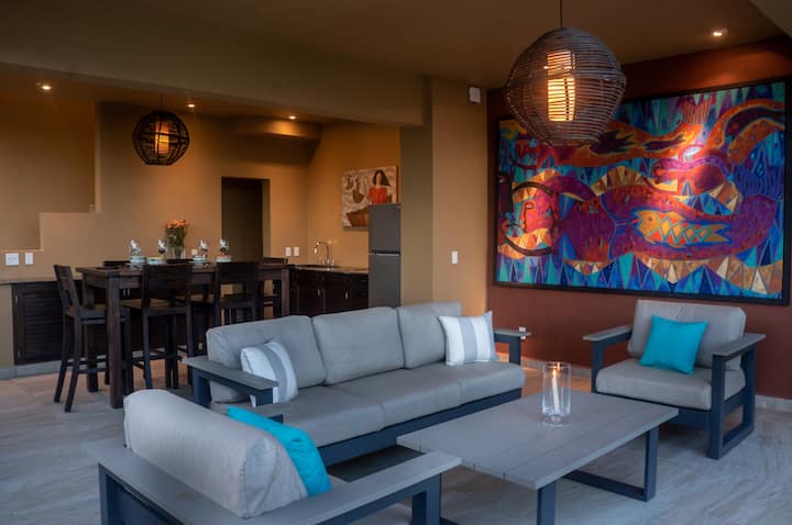 Stylish 2 Bedroom and 3 Level Villa W/Private Pool