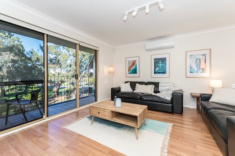 Coastal Comfort. Three Queen Beds. Park Views