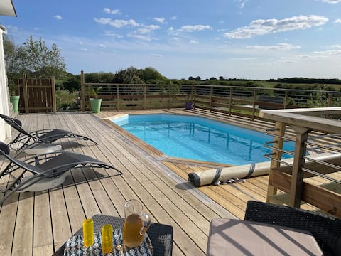 House 10 beds by the sea with pool