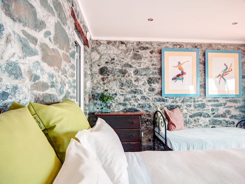 Anúncio popular: Cottage Tenda, studio suspended over the ocean em Arco Da Calheta