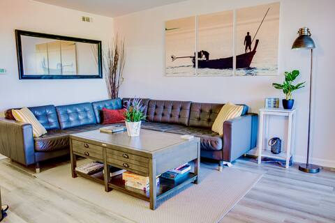Waterfront condo Great view & beach