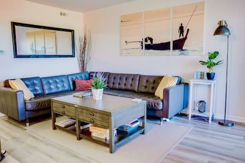 Waterfront condo Great view & beach