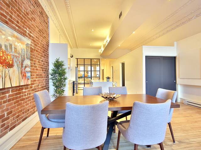 Elegant Condo in Old Montreal with Private Terrace gallery image 5