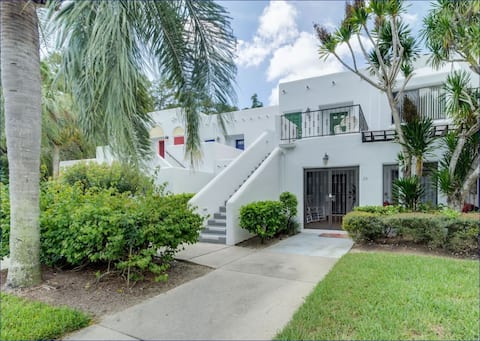 Popular Airbnb listing: Sunset on the balcony in Naples