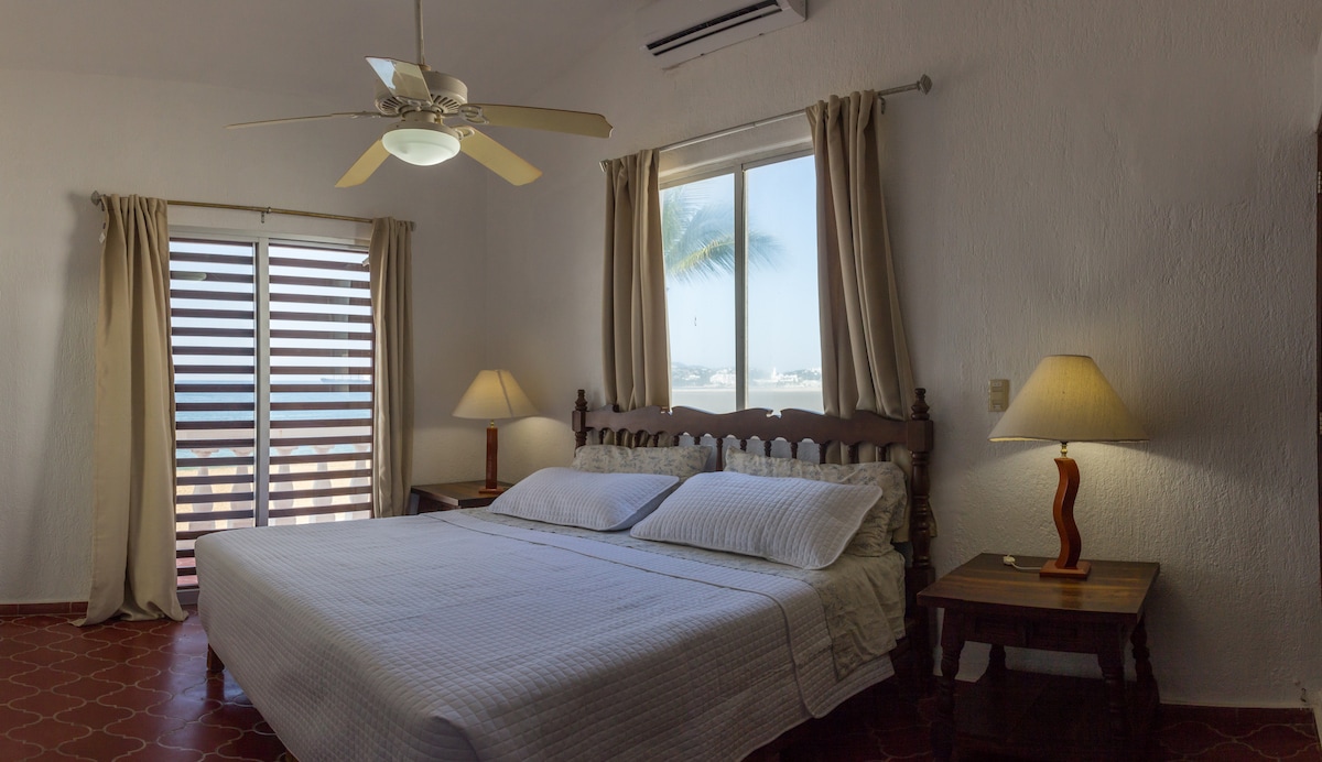 4BR Villa in Manzanillo — 4 bedroom vacation rental in Manzanillo