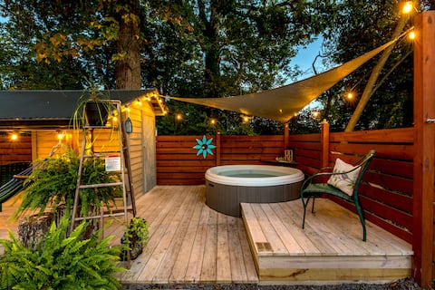 Duck Pond Cottage - Hot Tub, Fire Pit & Fast Wifi
