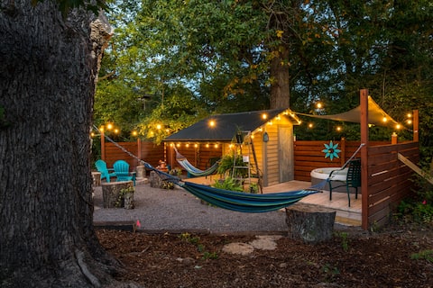 Fountain City Bungalow - Hot Tub, Fire Pit & Wifi