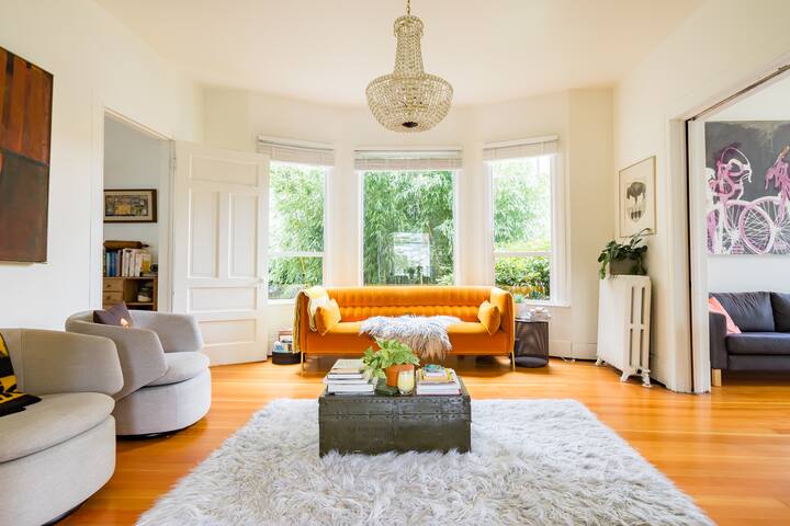 3BRs w/ AC in grand Victorian in heart of Seattle