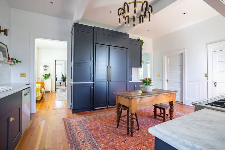 3BRs w/ AC in grand Victorian in heart of Seattle gallery image 5