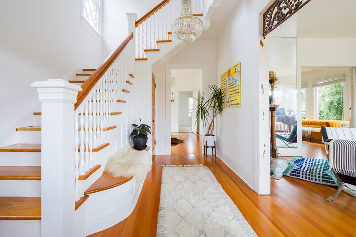 3BRs w/ AC in grand Victorian in heart of Seattle gallery image 2