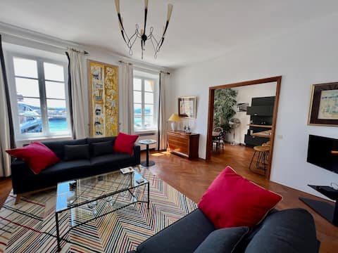 Propriété Airbnb réussie: LARGE 110m2 Remodeled 2 bed ON the PORT St Tropez à Saint Tropez