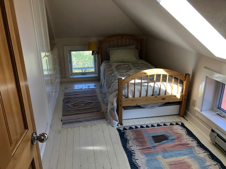 Cama doble con cama nido para niños