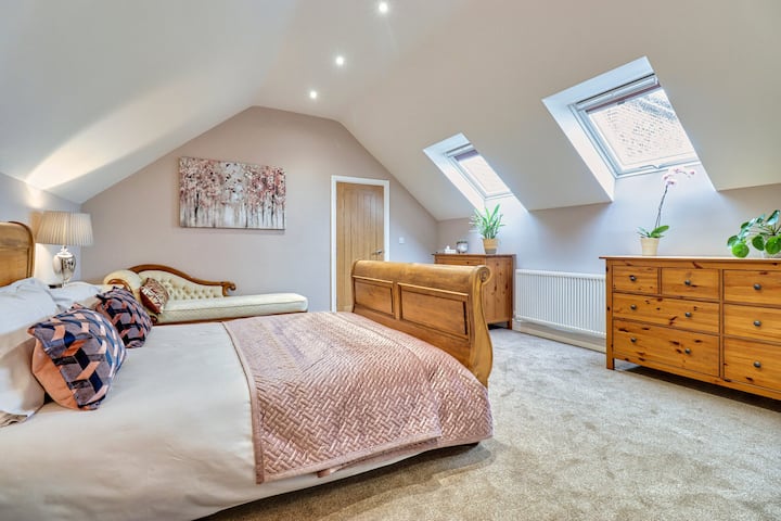 Chumba bora cha kulala chenye Chumba cha Kuvaa na Chumba cha Kuoga cha Chumba cha Ndani