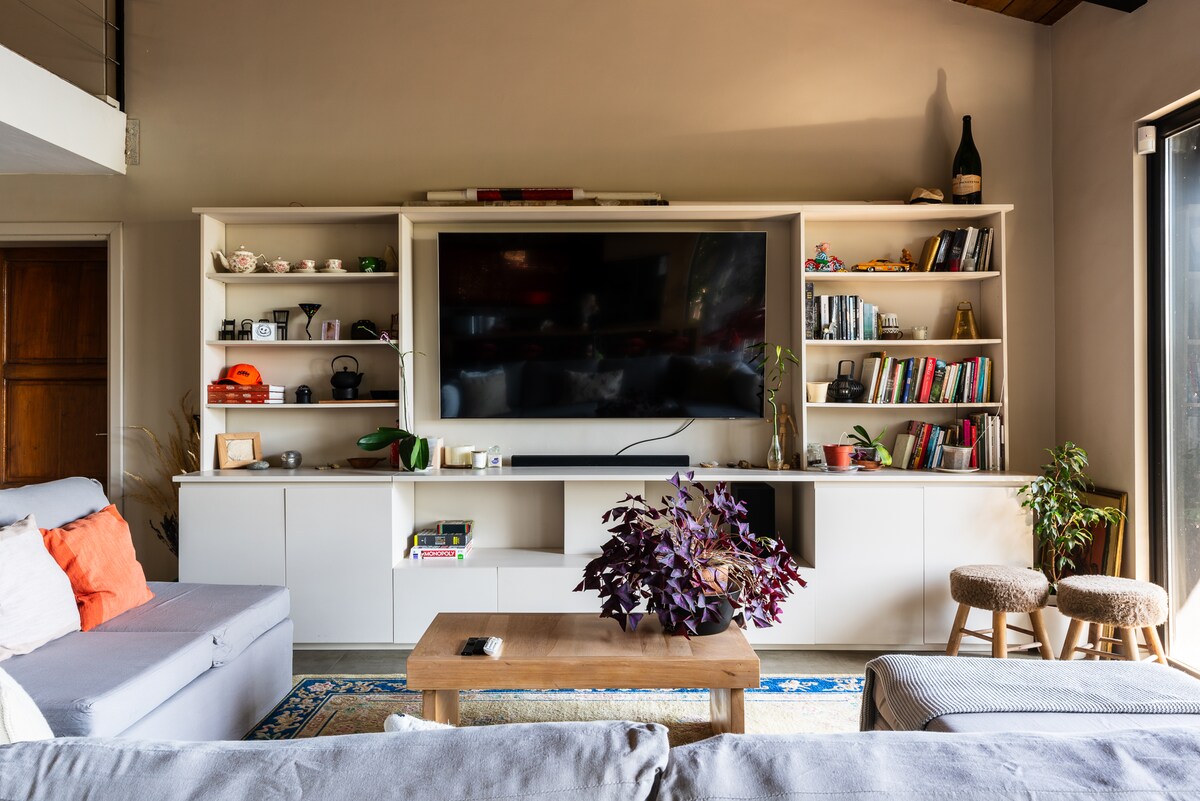 Airbnb con mejor rendimiento: 4 bedroom modern lake house w/hot tub en Río Negro