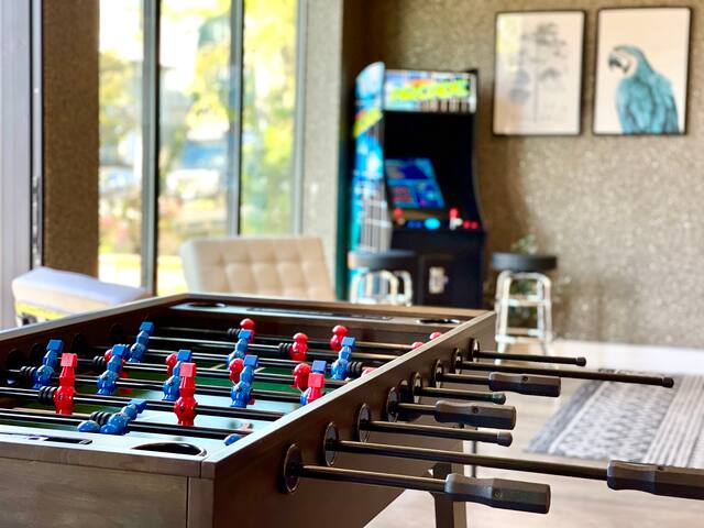 Luxurious Venice Pad with Amazing Rooftop Deck!! gallery image 3