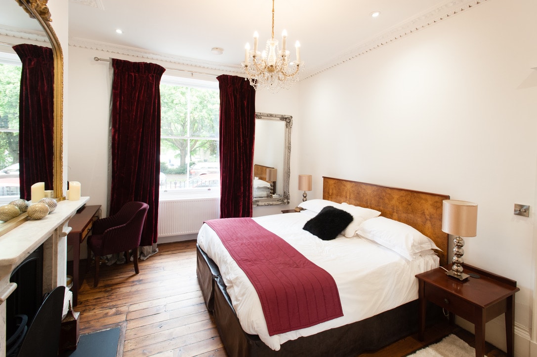 Posteľ Super King, o ktorej hostia povedali, je veľmi pohodlná.