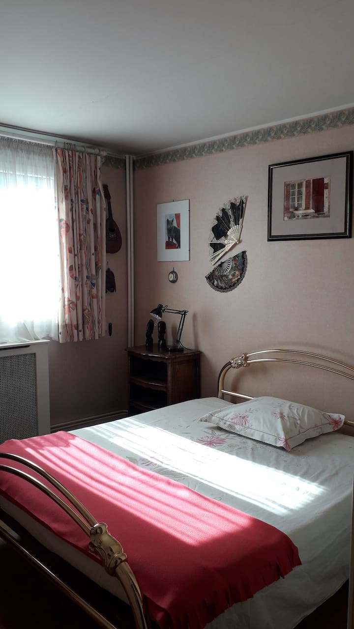 Dormitorio 2
1 cama grande: 160x190 - somieres autónomos