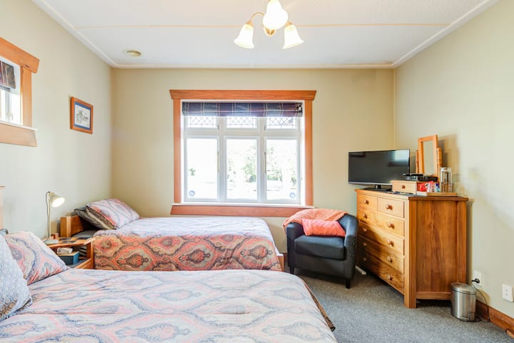 Large guest room at Ronans Rest